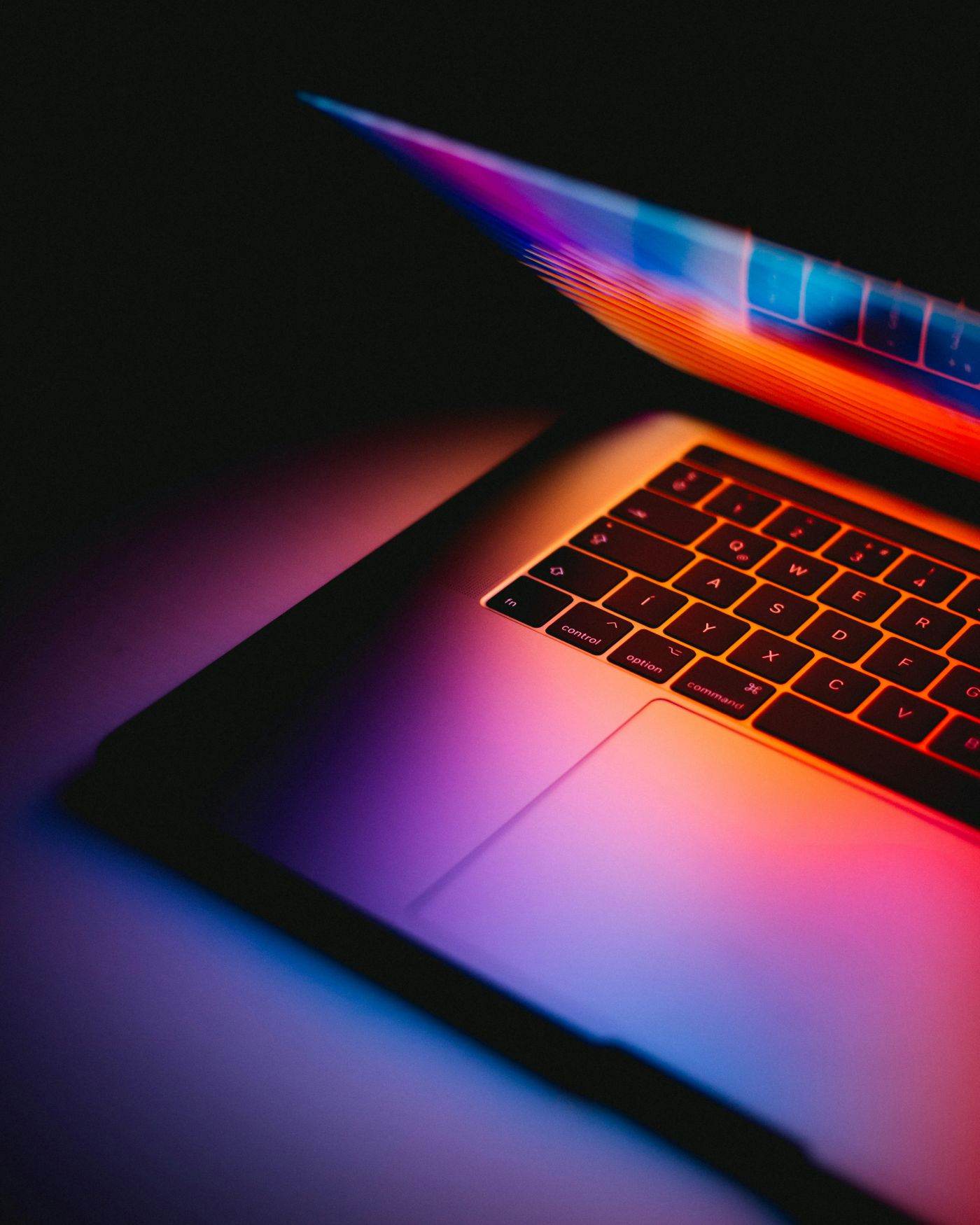 Apple introduce tehnologia tactilă pe laptopurile Mac prin noul MacBook Pro cu ecran ProLED XDR