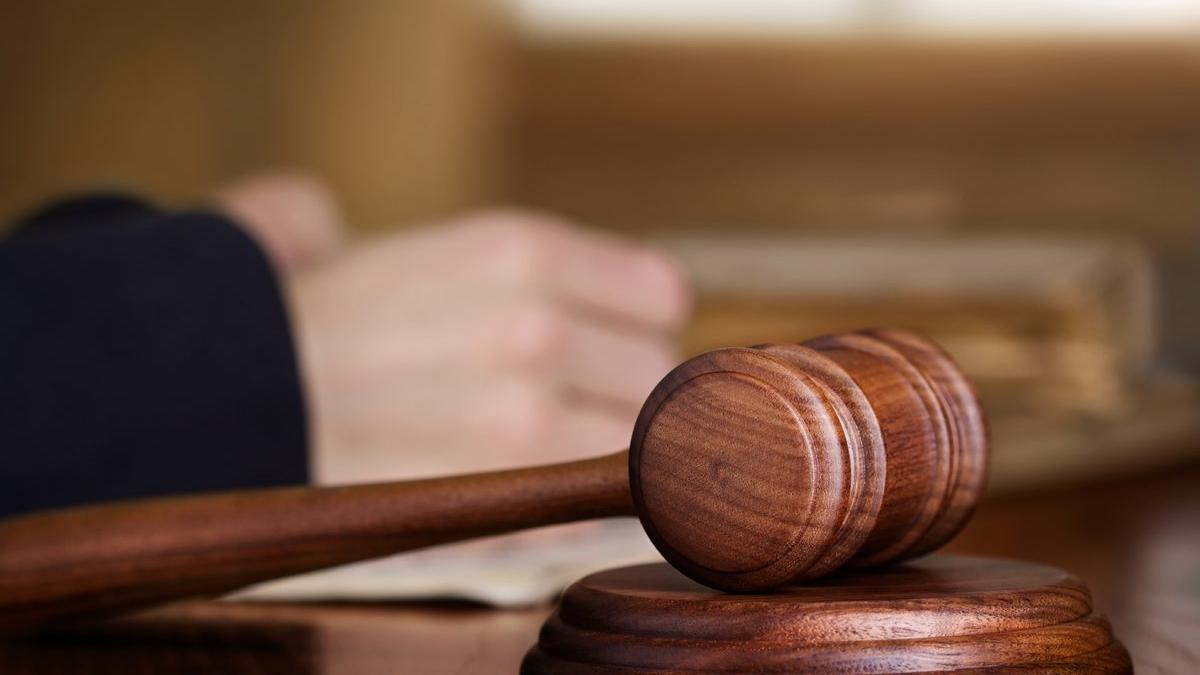 O elevă din Sectorul 1 este trimisă în judecată după ce a împins o profesoară într-o școală gimnazială