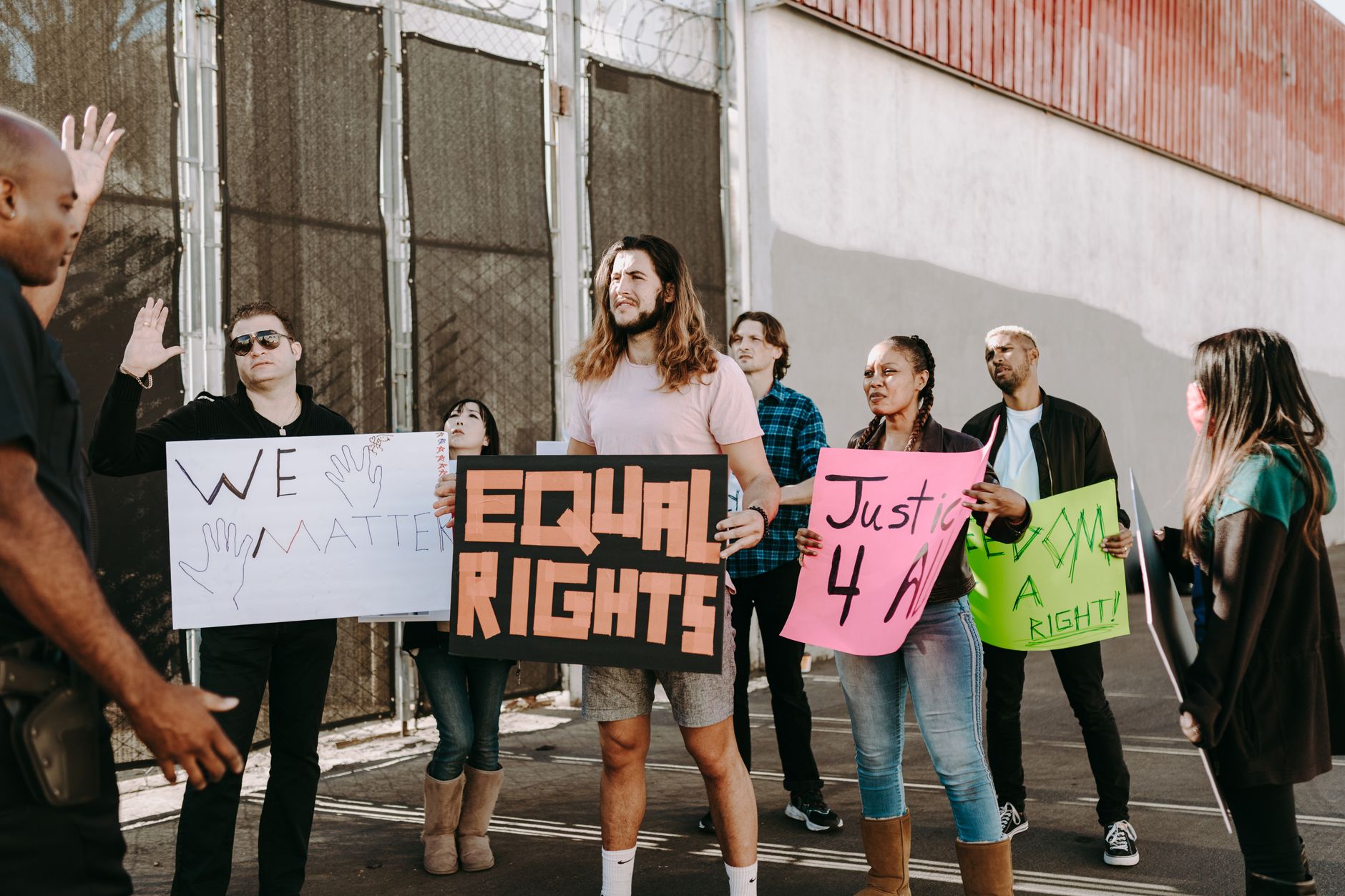 Protest organizat de asociația MozaiQ LGBT în București pentru recunoașterea parteneriatului civil