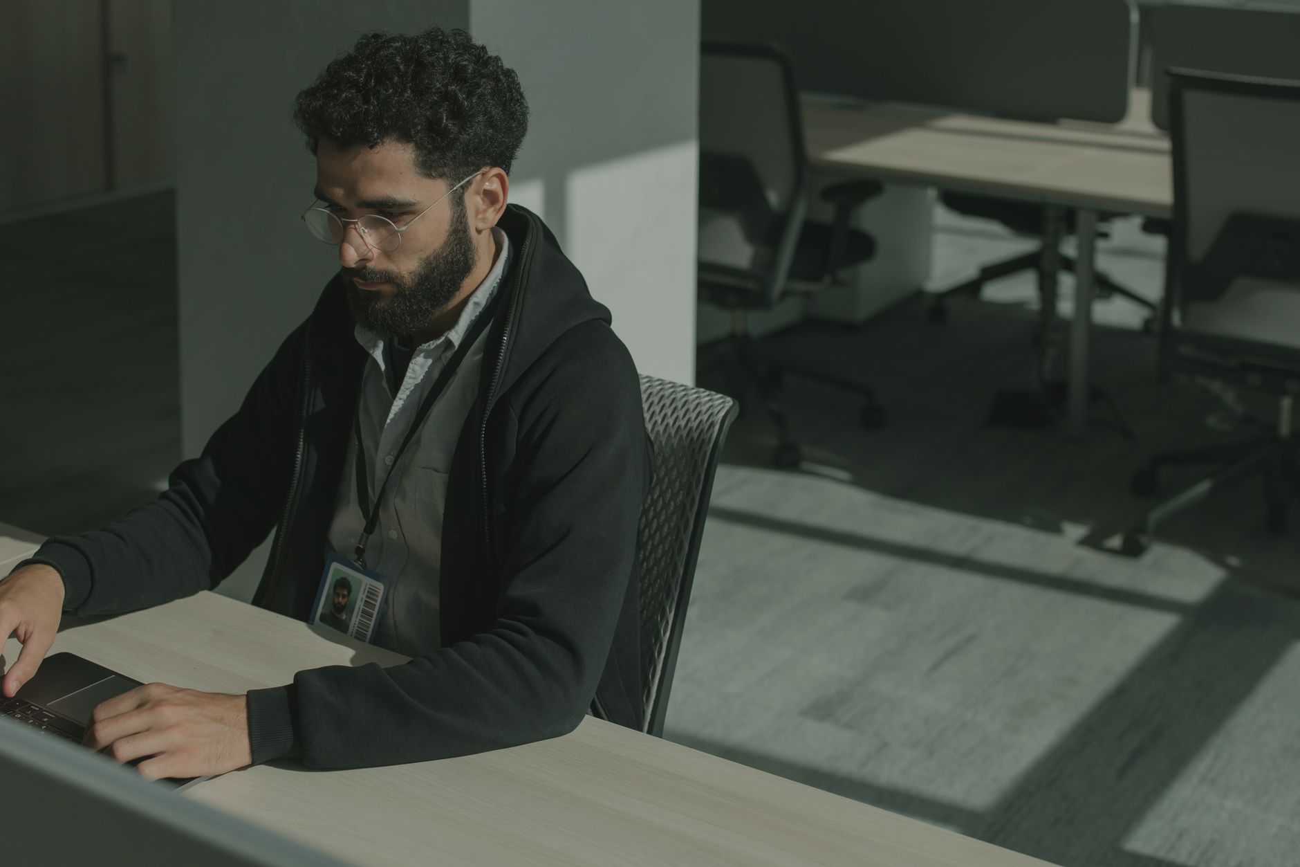 Google lansează Gemini 4 Carbon, un model AI specializat în identificarea și remedierea vulnerabilităților informatice