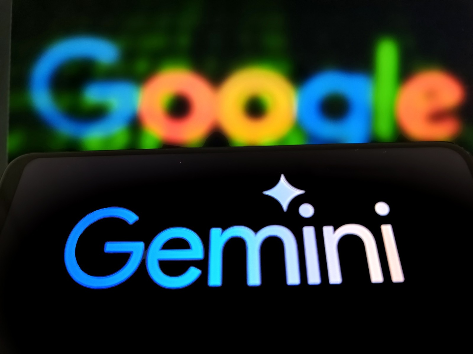 Google lansează Gemini 4 Carbon, un model AI specializat în identificarea și exploatarea vulnerabilităților