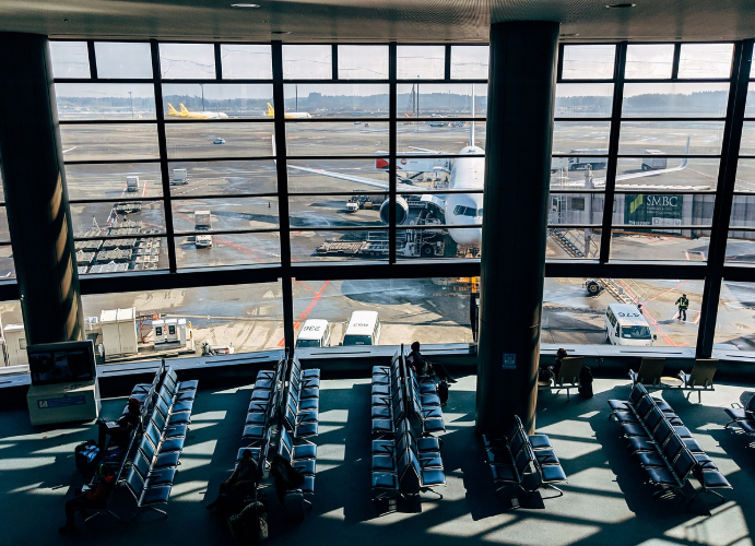 Misterul sumei de 700.000 de euro dispărute la Vama Otopeni: investigația asupra furtului din locația securizată