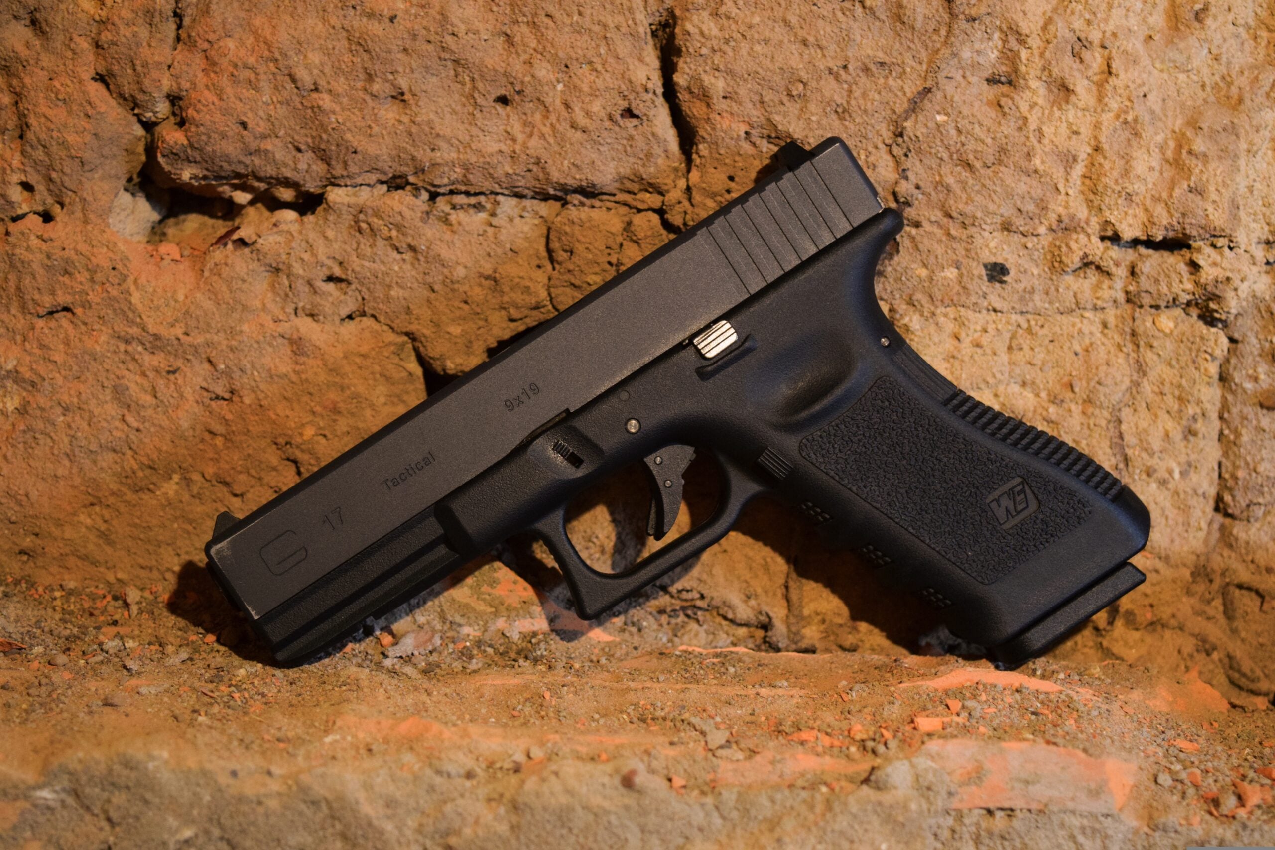 Anchetă la Poliția Capitalei după ce un administrator a tras cu un pistol airsoft în curtea unei firme