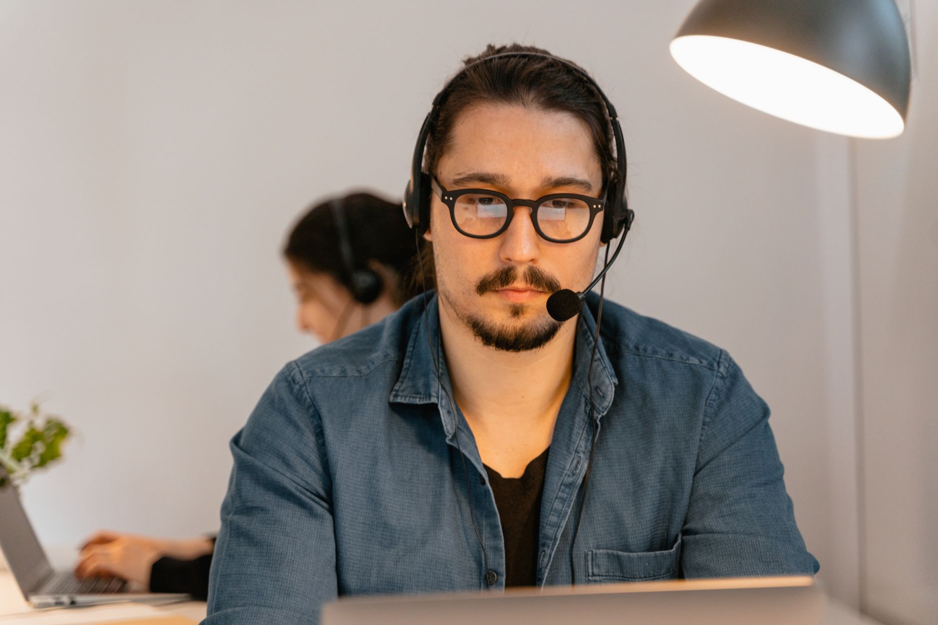 Tendințe în customer care pentru 2027: AI-ul și automatizarea devin priorități majore în Europa Centrală și de Est