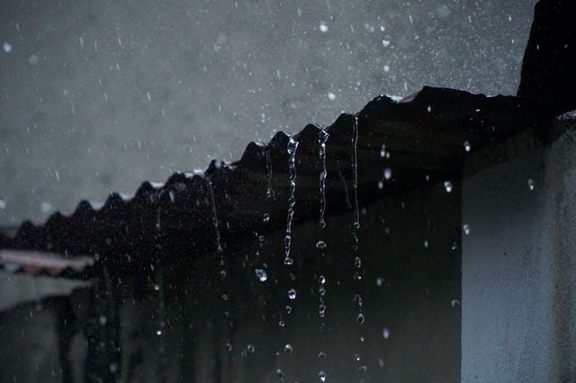 Prognoză meteo: Ploi și temperaturi sub normal în toată țara, inclusiv la București
