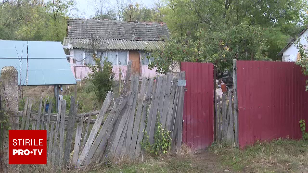Tragedie în comuna Carpen: Un bărbat de 50 de ani a ucis-o pe partenera sa și a dormit lângă trupul acesteia