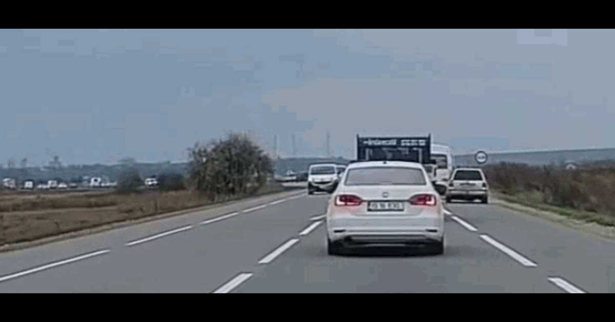 Accident în lanț cu patru vehicule în Podu Iloaiei, lângă Iași. Șase persoane au fost implicate