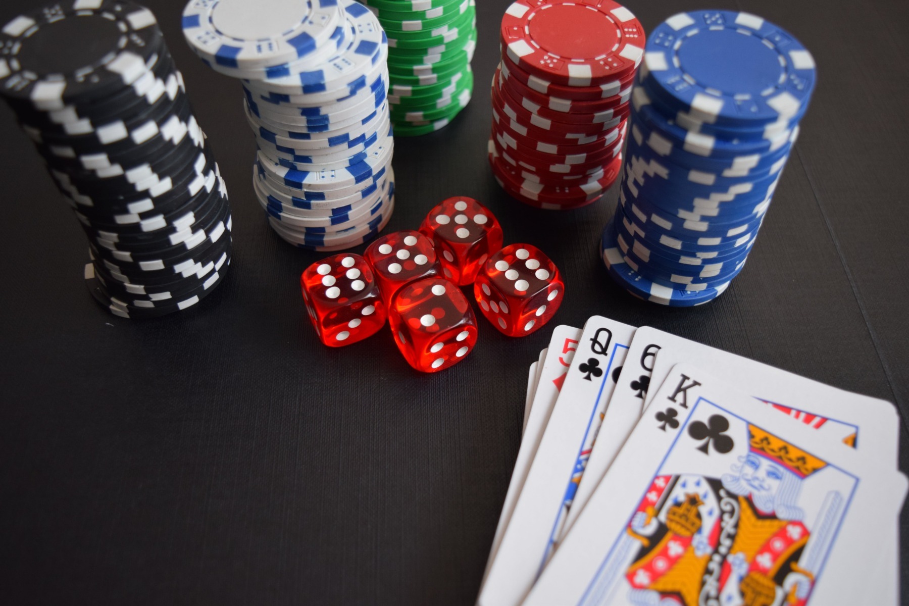 Frauda masivă de la poker online: un hacker a obținut milioane de dolari prin spionaj cibernetic