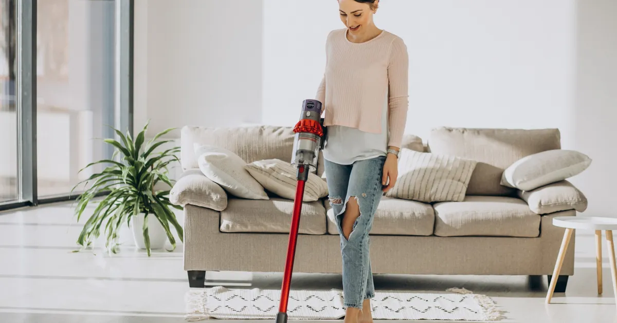 Alegerea între aspiratorul robot, vertical sau clasic: diferențe de consum și eficiență