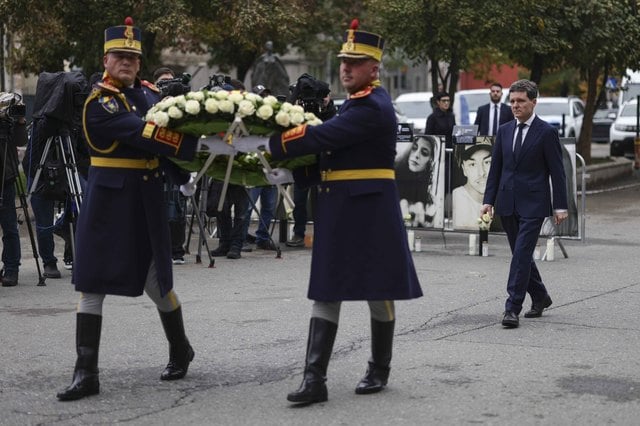 Comemorarea a 11 ani de la tragedia de la Colectiv: Nicușor Dan a depus o coroană în memoria victimelor