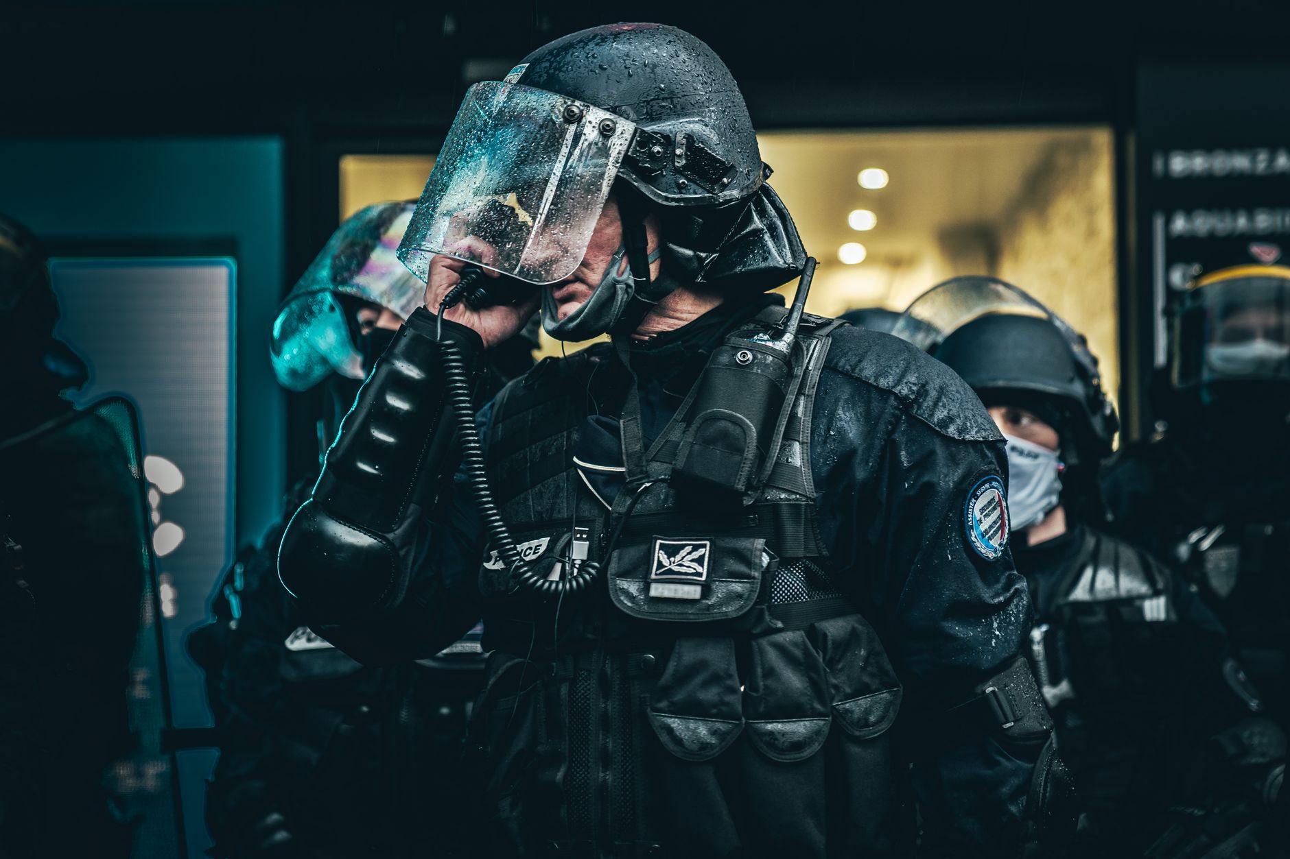 Criză politică majoră în Polonia: suspendarea președintelui Curții Constituționale și intervenția poliției antirevolte