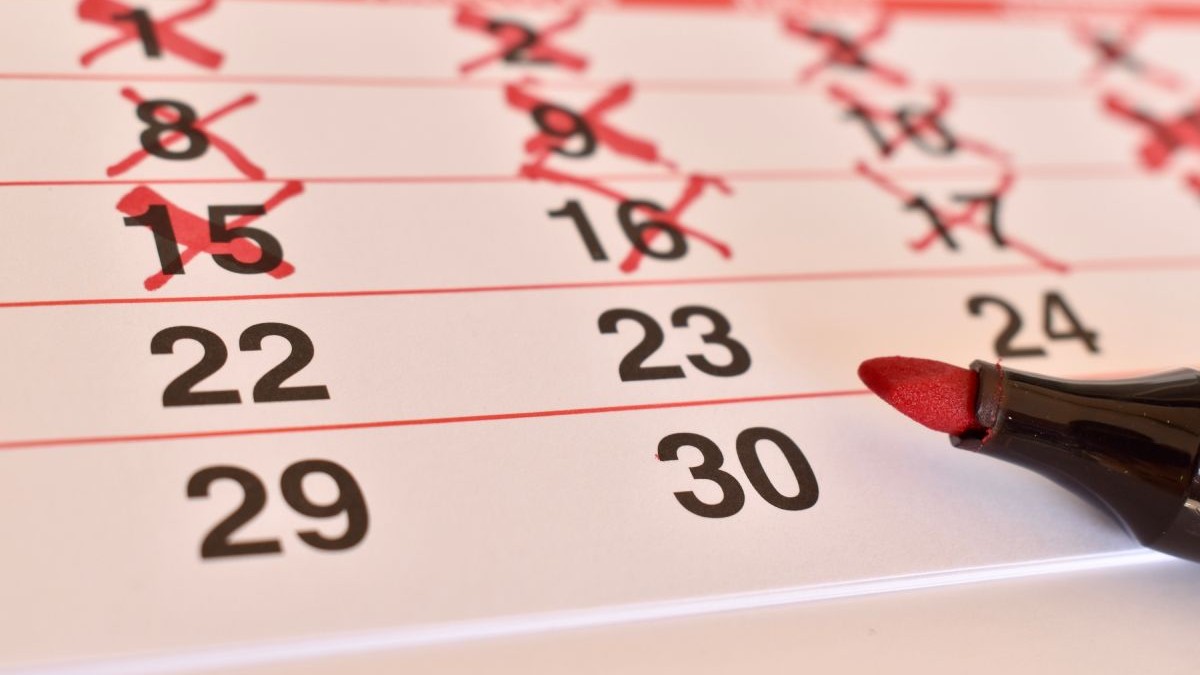 Calendarul zilelor libere până la finalul anului: când pot beneficia angajații de minivacanțe