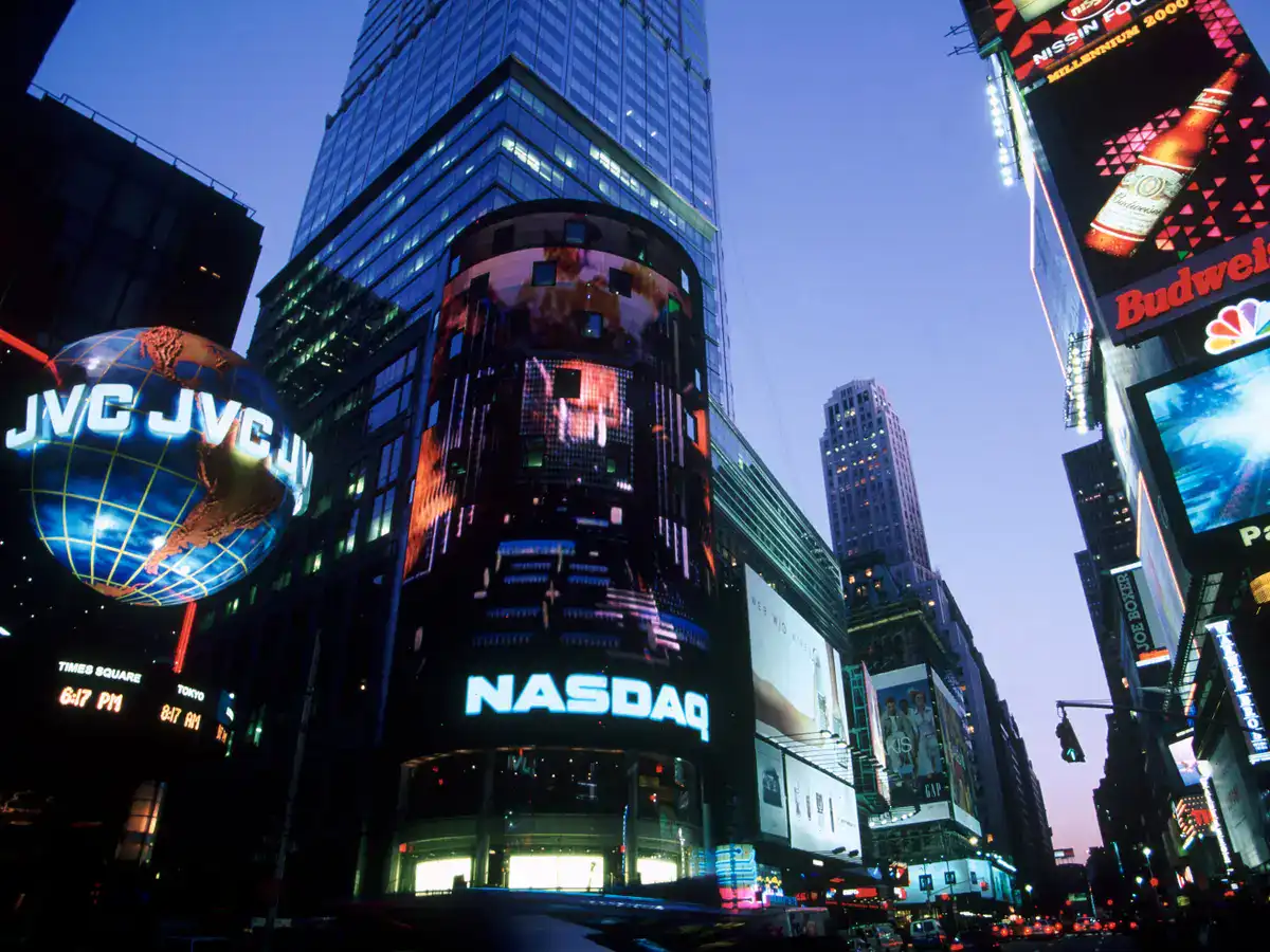 Prăbușire pe Wall Street: Intel scade cu 30%, iar indicele Nasdaq 100 a pierdut 3%