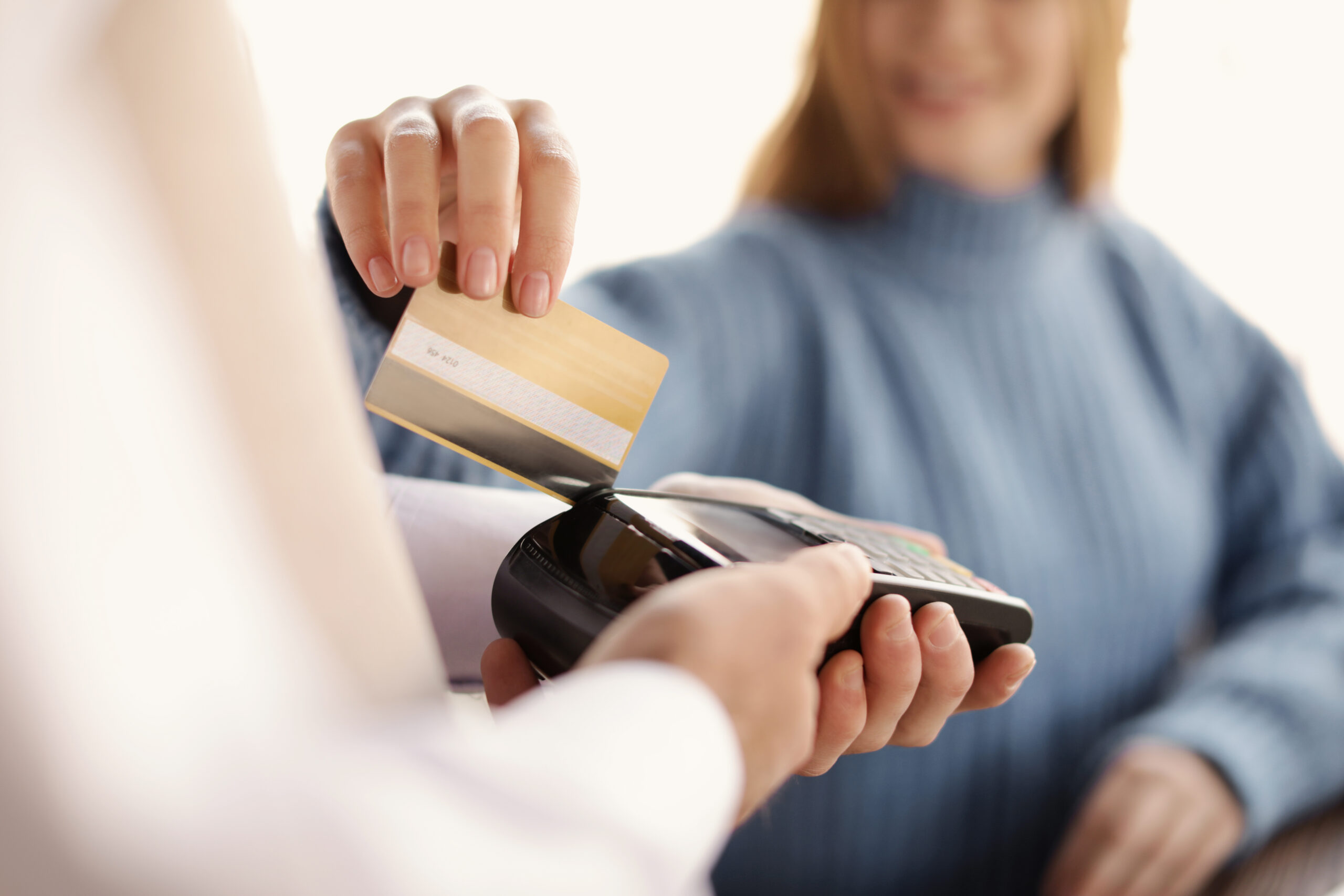 O nouă generație de carduri bancare ar putea elimina necesitatea codului PIN pentru plăți