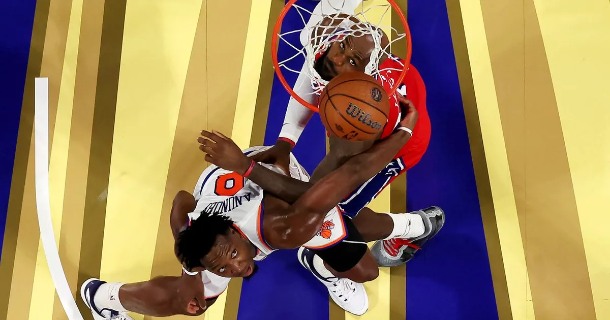 Philadelphia Sixers a învins campioana New York Knicks, în timp ce Stephen Curry a stabilit un nou record