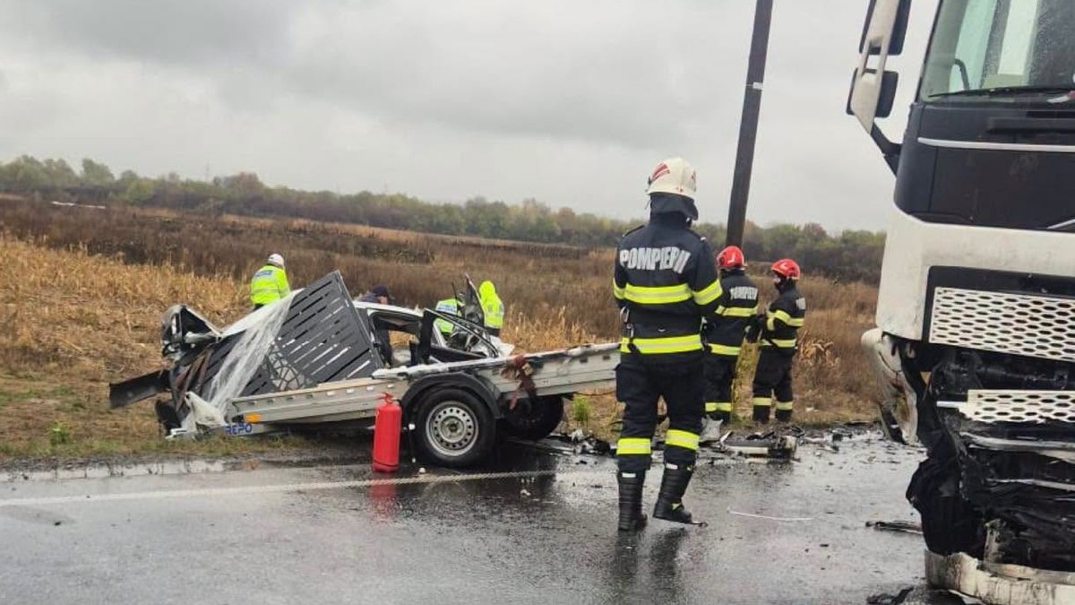 Accident mortal pe DN6 lângă Caransebeș: un tânăr a murit după ce a lovit un TIR pe contrasens
