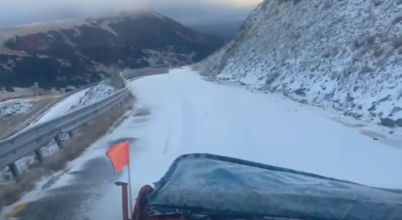 Transalpina este închisă între Rânca și Obârșia Lotrului din cauza condițiilor meteo