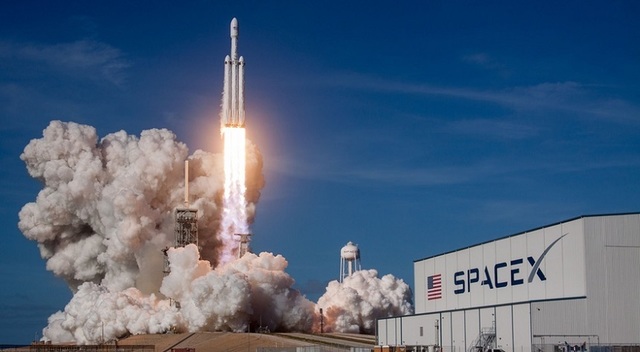 SpaceX primește încă 946 de milioane de dolari de la NASA pentru misiuni cu astronauți până în 2030
