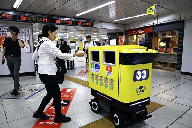 Japonia testează pubele robotizate în gara Shinjuku pentru a automatiza curățenia