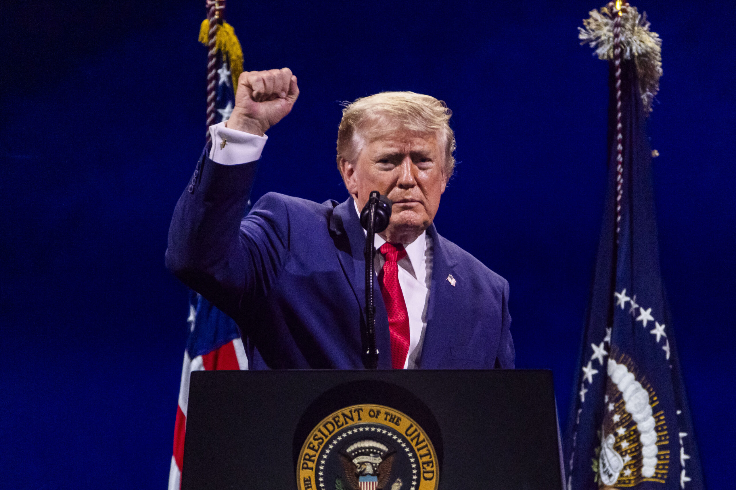 Donald Trump aprobă vânzarea de elicoptere Black Hawk către Argentina în contextul disputei pentru Insulele Falkland