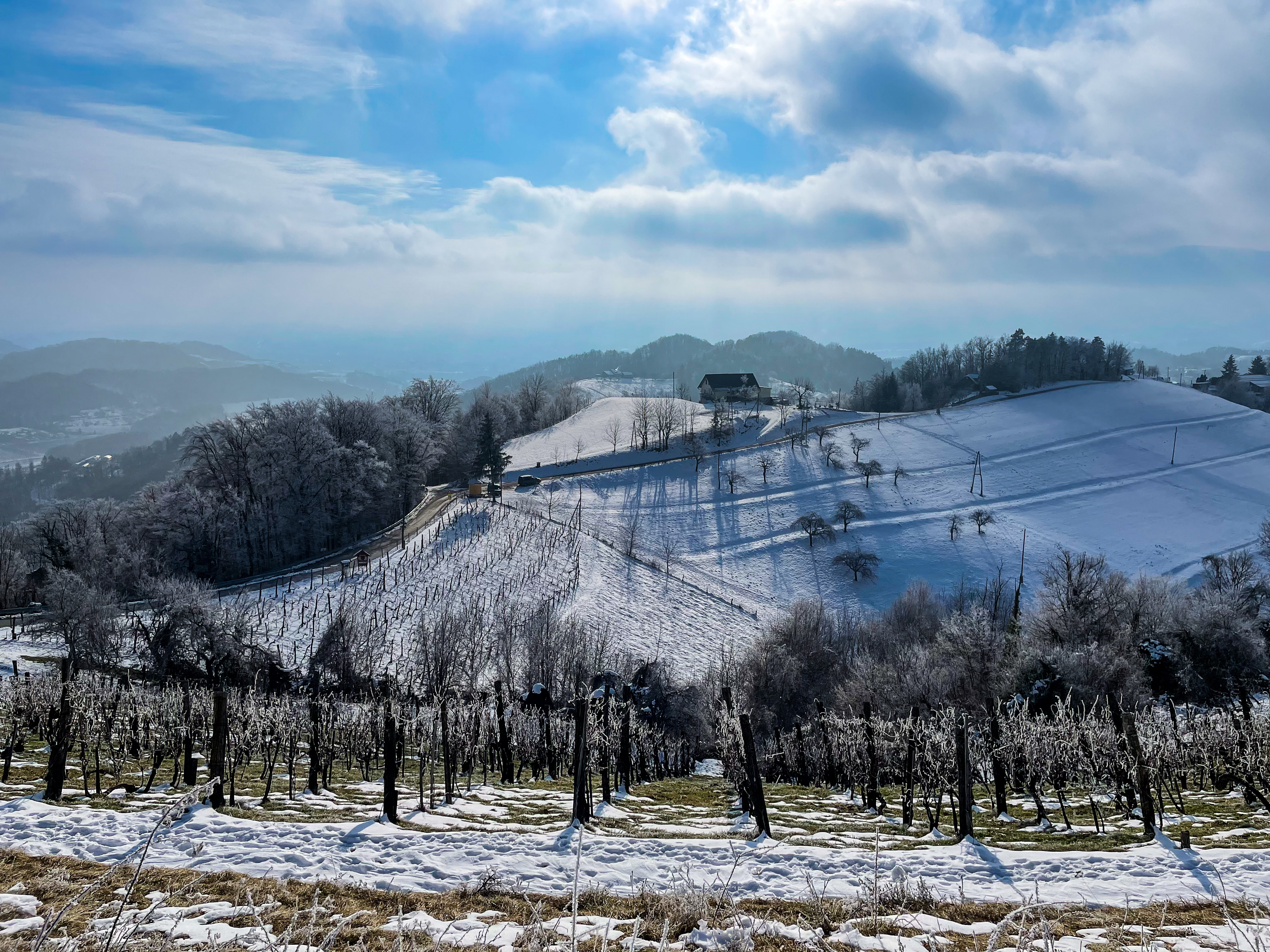 Schimbare radicală de temperatură în România: ninsoare la munte și temperaturi în scădere