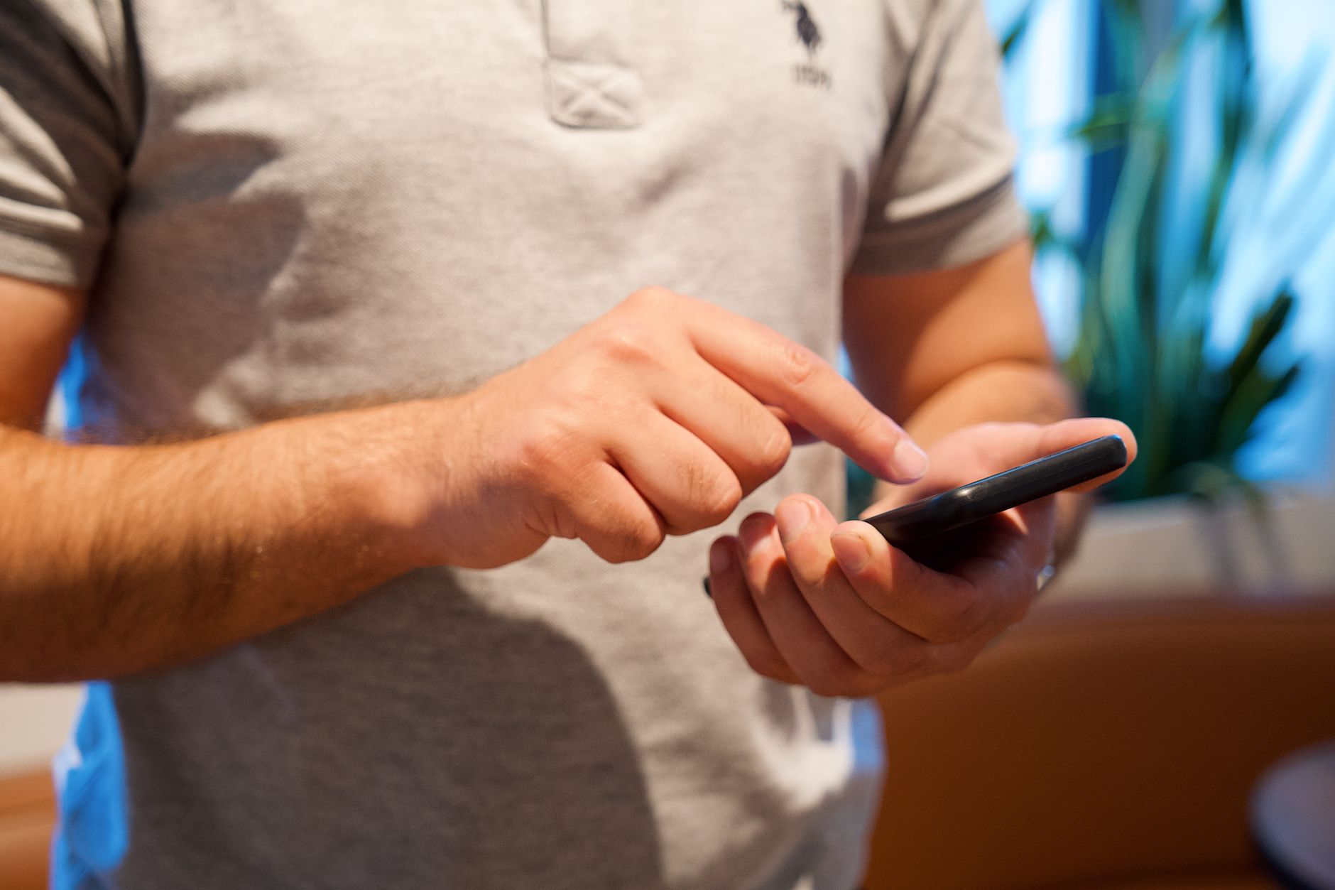 Asistentul virtual al unei bănci din România a jignit un client: „Idiotule”. Reacția instituției