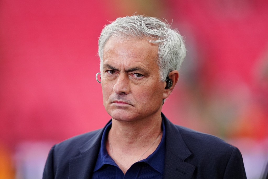 Jose Mourinho a prezentat dovezi printate pentru a contesta deciziile arbitrale din derby-ul Atletico - Real