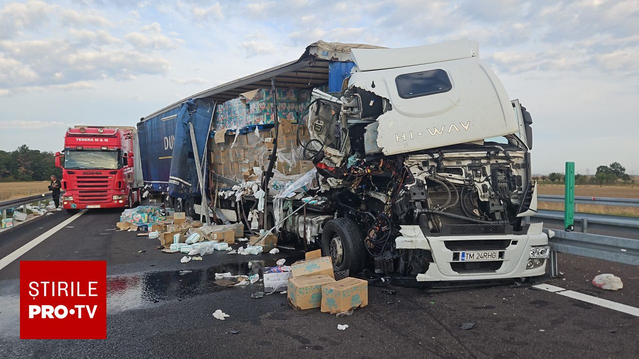 Accident între două autotrenuri pe Drumul Expres Craiova–Pitești, circulația este blocată