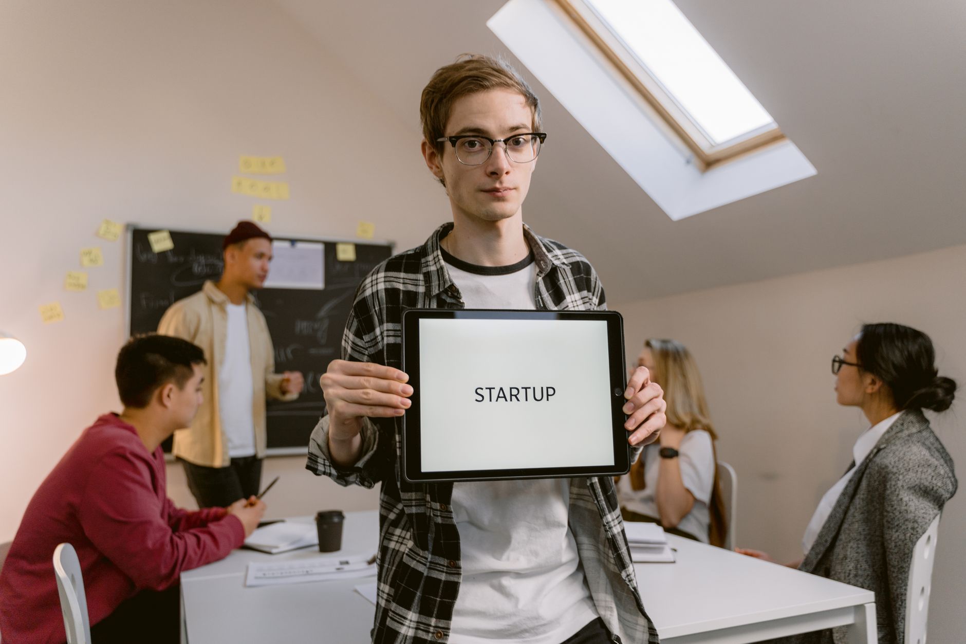 Cinci startup-uri românești tranhțuie premiul de 5.000 de euro și acces la programul Glovo din Barcelona