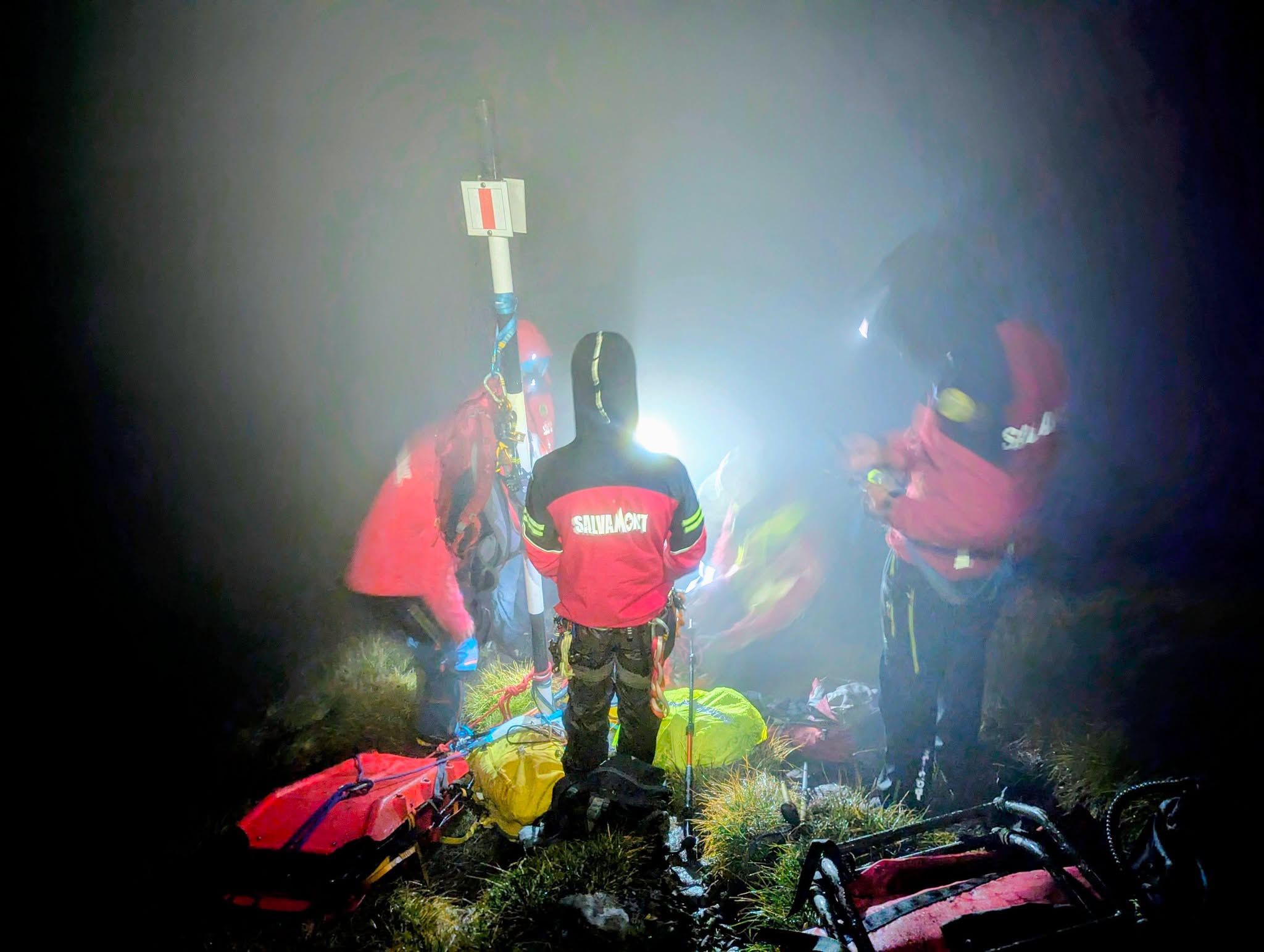 Tragedie în Munții Făgăraș: Un turist și-a pierdut viața după o cădere de 200 de metri