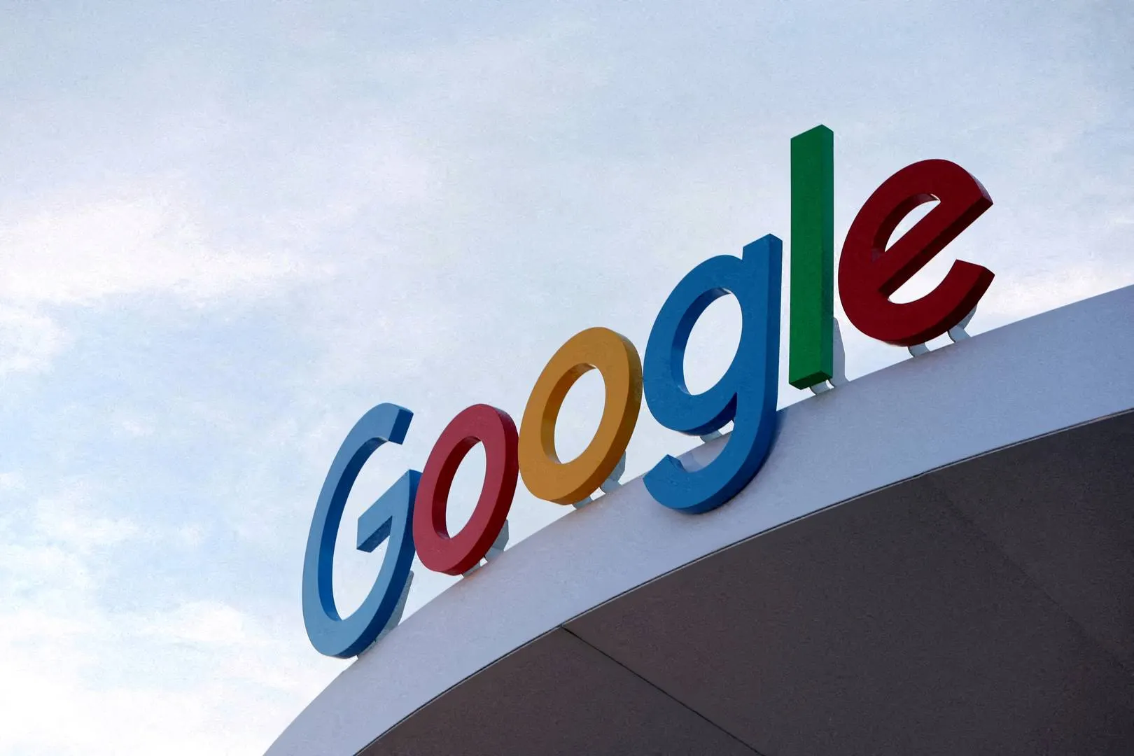 Google este amendată cu 403 milioane de euro de autoritatea irlandeză pentru gestionarea datelor de locație