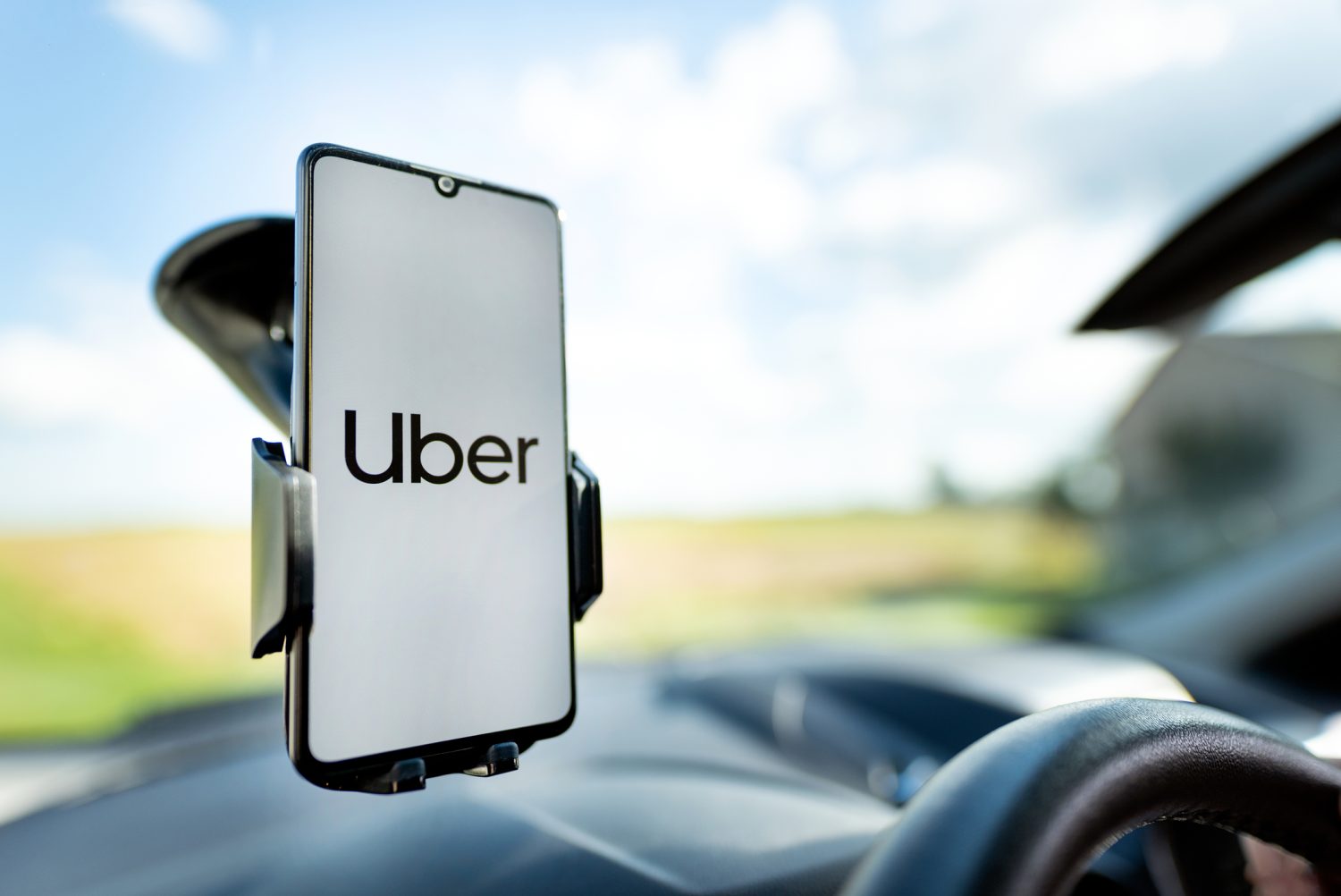 Uber anunță extinderea serviciilor de robo-taxiuri în Europa, dar nu oferă detalii despre România