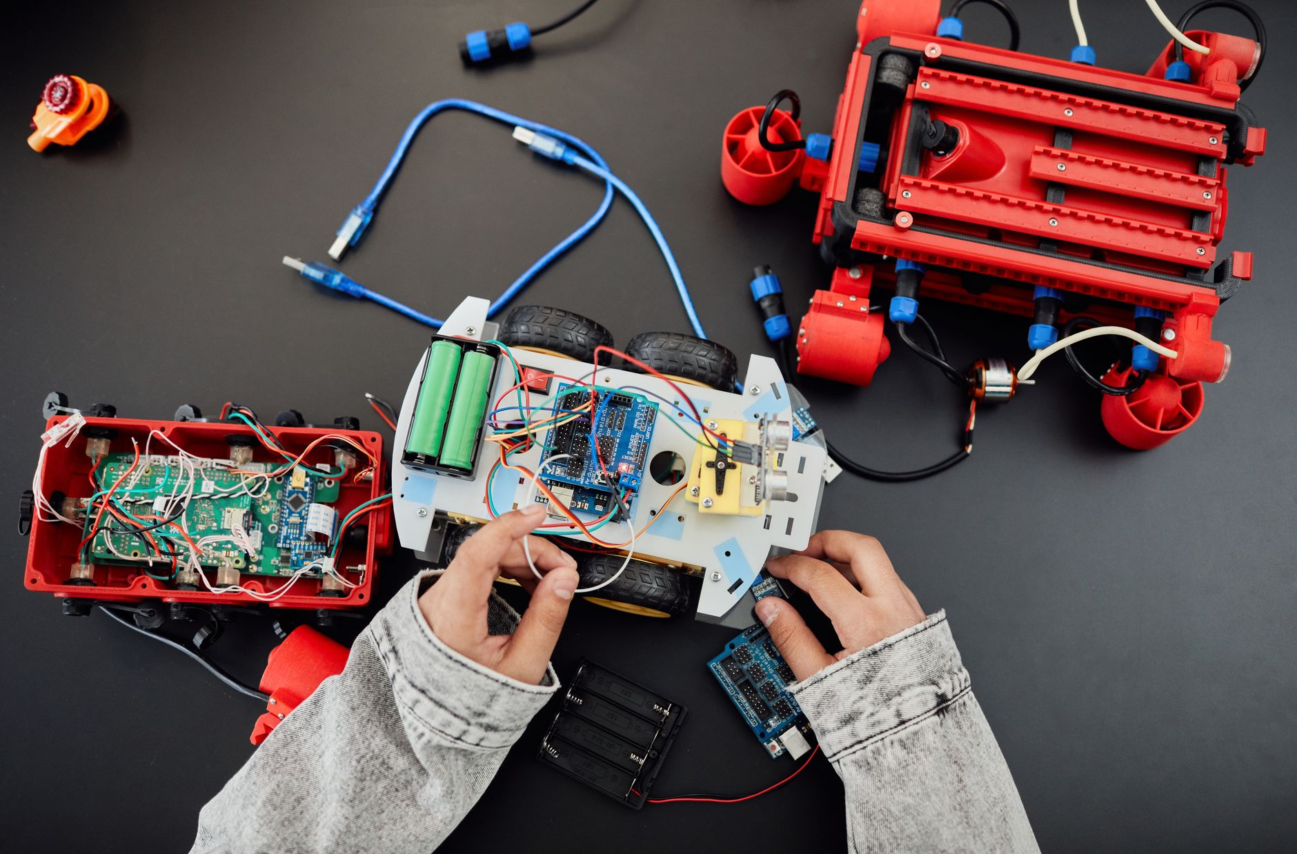 Proiectul Lupeni Robotics LivingLab va aduce un laborator de robotică și spații verzi în Valea Jiului