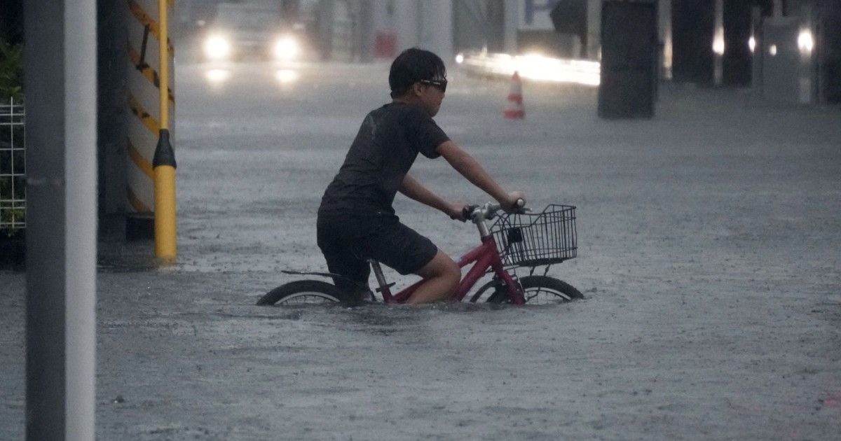 Taifunul Dujuan se îndreaptă spre Tokyo: peste 1,6 milioane de oameni sunt îndemnați să evacueze