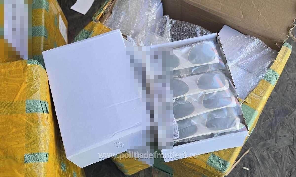 Mii de produse contrafăcute, în valoare de peste 2 milioane de lei, au fost interceptate de polițiștii de frontieră