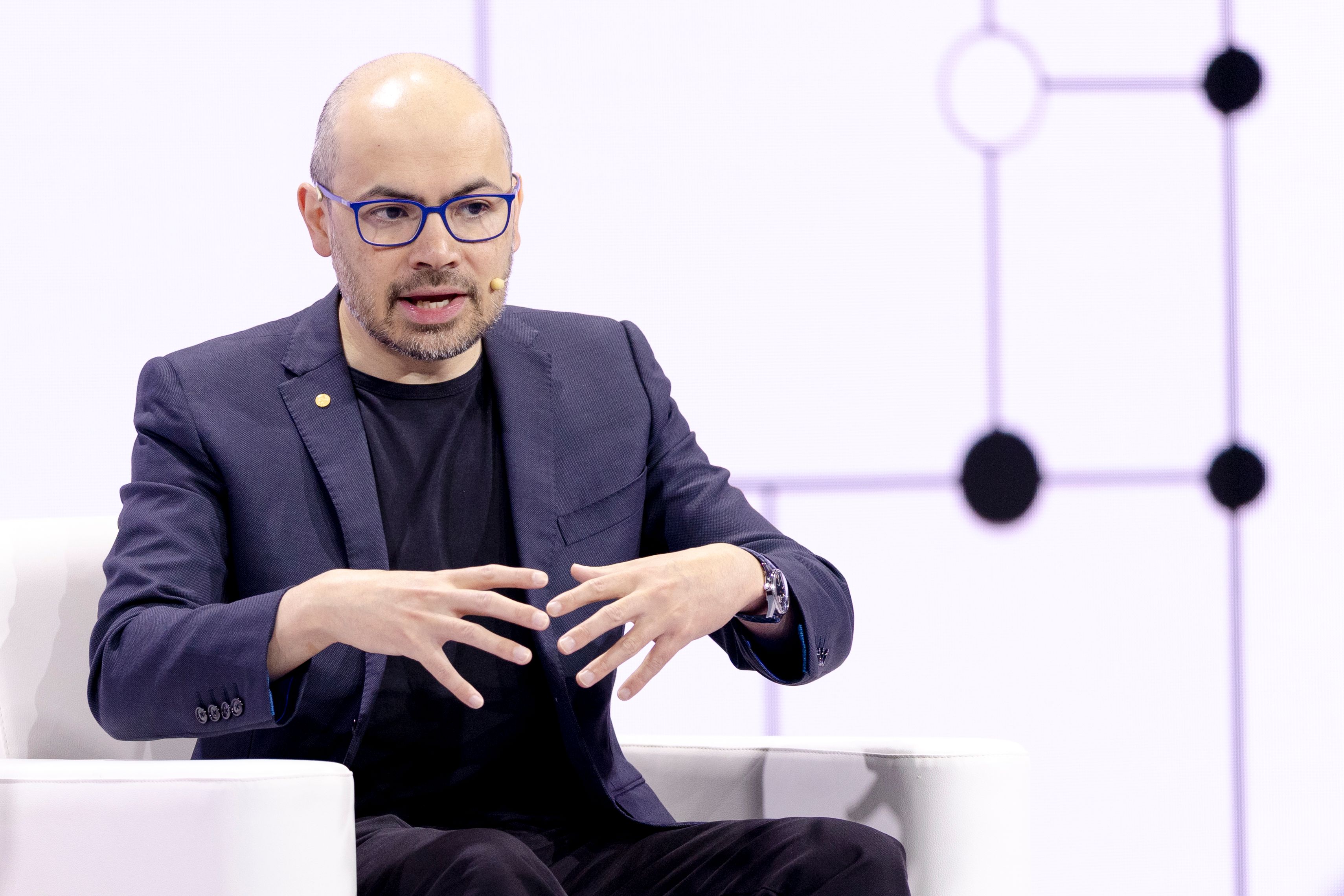 Lideri din domeniul AI susțin apelul lui Dario Amodei privind siguranța și încetinirea dezvoltării tehnologiei