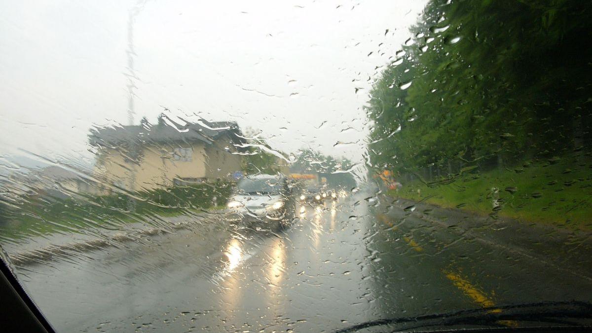 Scădere bruscă a temperaturilor în România: de la caniculă la lapoviță și ninsoare la munte