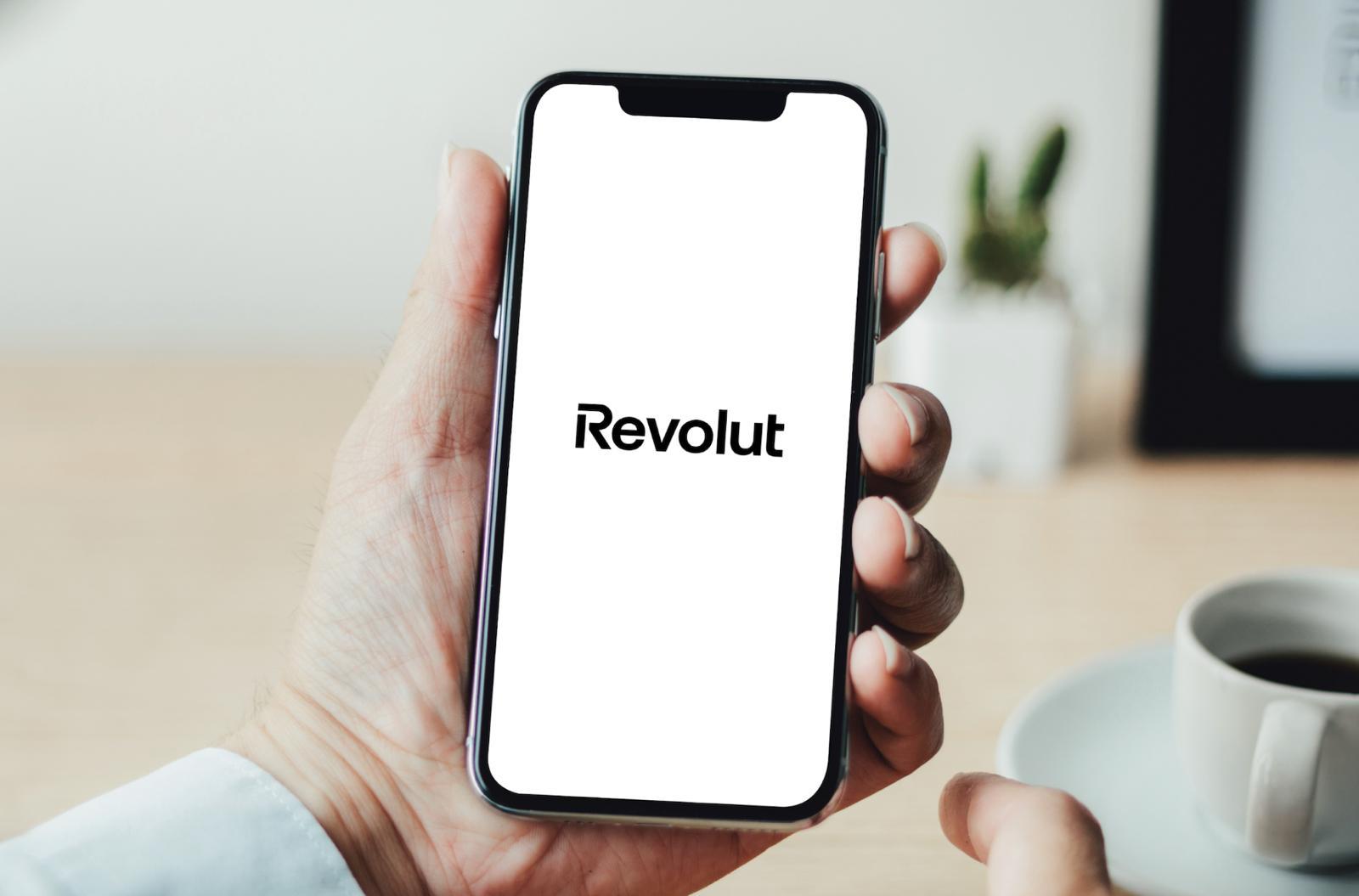 Revolut confirmă o breșă de securitate: date sensibile ale clienților au fost expuse