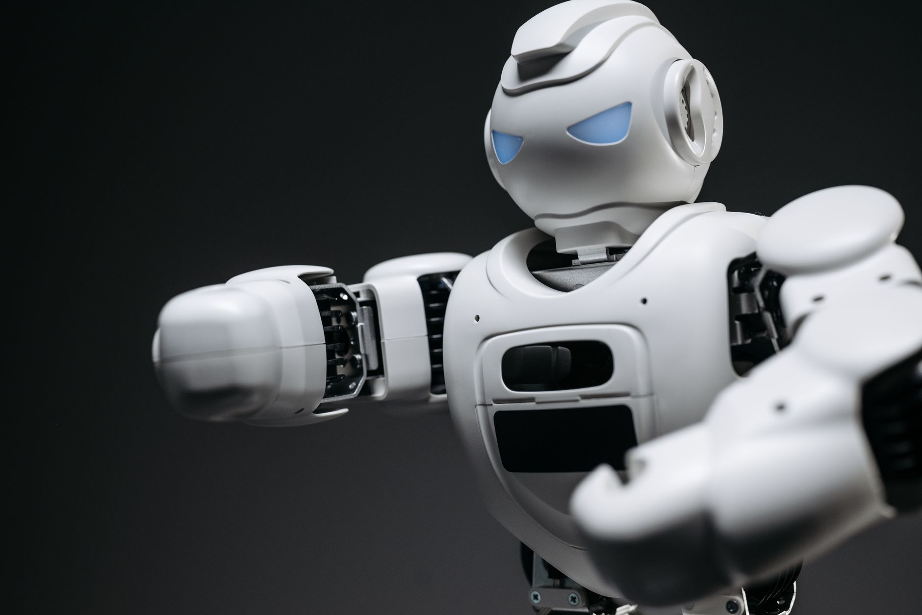 Riscul ca inteligența artificială să provoace extincția umană: ce avertizează cercetătorii și companiile de top