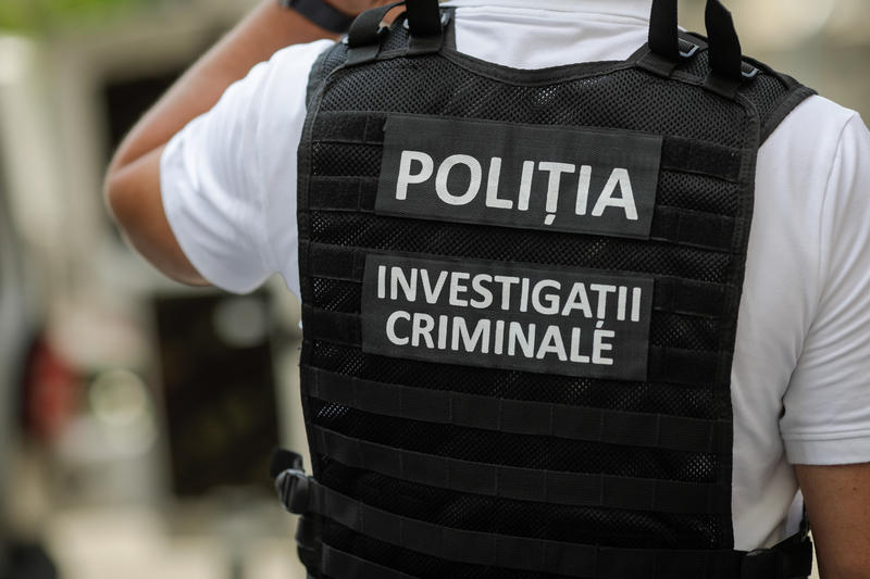 Cadavrul unei tinere a fost descoperit într-o valiză în râul Olt, lângă barajul din Ionești