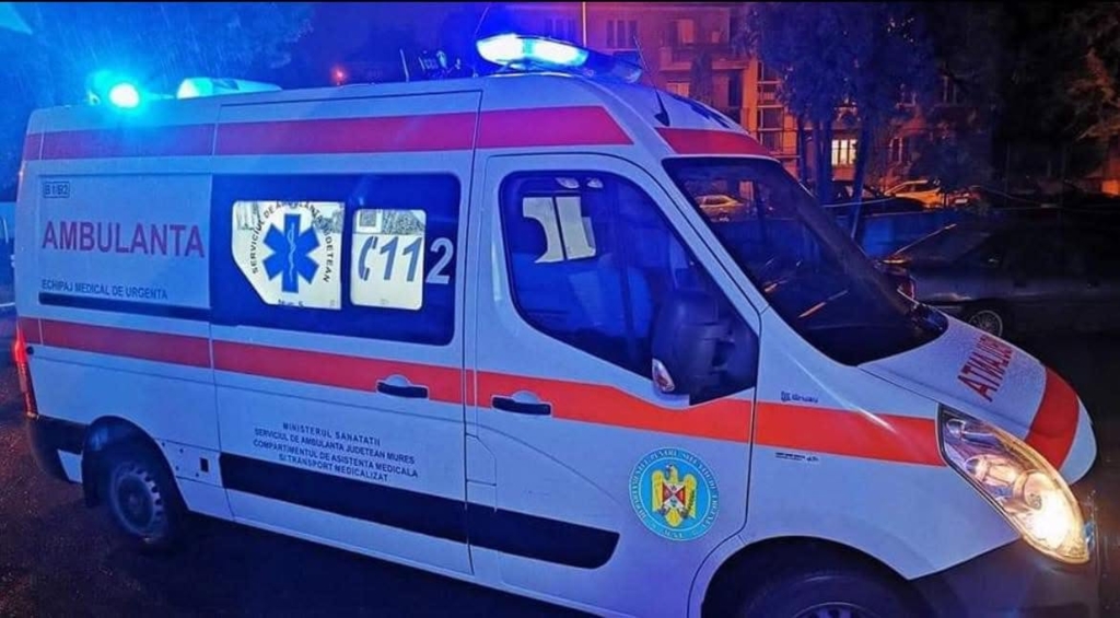 Un copil de 4 ani este în stare gravă după ce un dulap a căzut peste el în Târgu Jiu