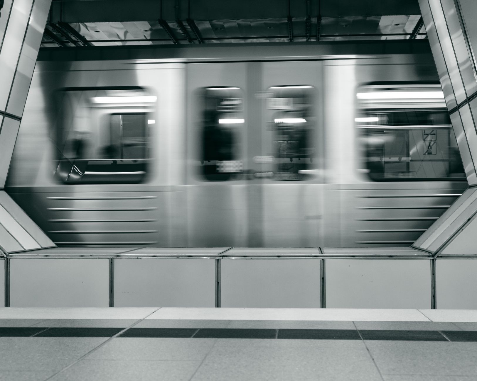 Se semnează contractul pentru studiul de fezabilitate al noii linii de metrou M7 din București