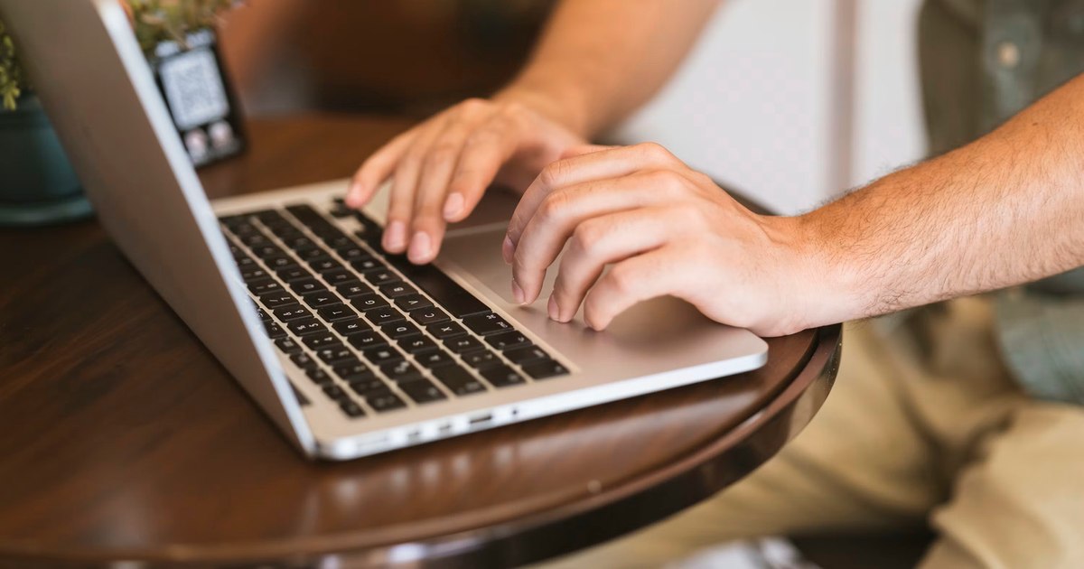 Analiză pe 6.803 site-uri românești: datele sunt trimise către servicii externe înainte de acordul utilizatorilor