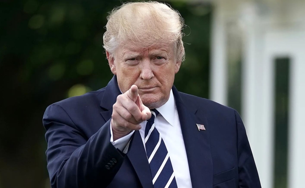 Donald Trump este acuzat că folosește instituțiile statului pentru a pune presiune pe mass-media din SUA