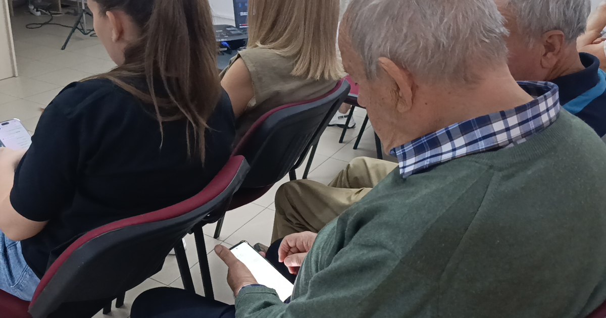 Avertisment de la poliție: Metodele rafinate prin care escrocii fură bani de pe internet