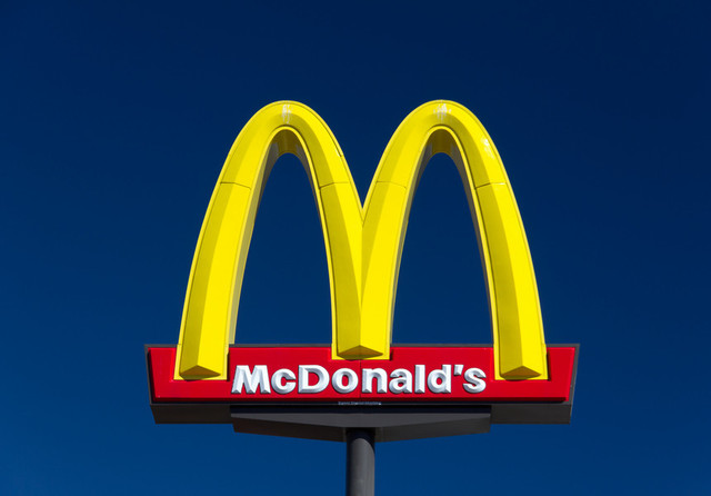McDonald’s investește miliarde de dolari în tehnologie și AI, dar acțiunile companiei au scăzut cu 5%