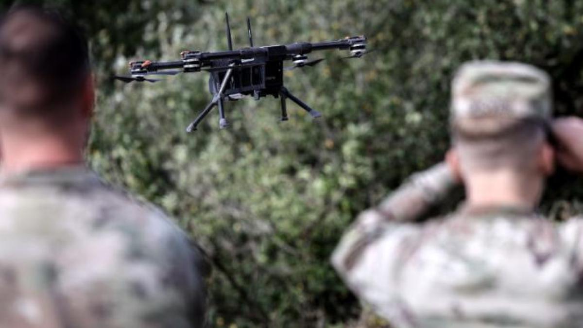 Dronă detectată în spațiul aerian al României prin Botoșani, apoi prăbușită în Suceava