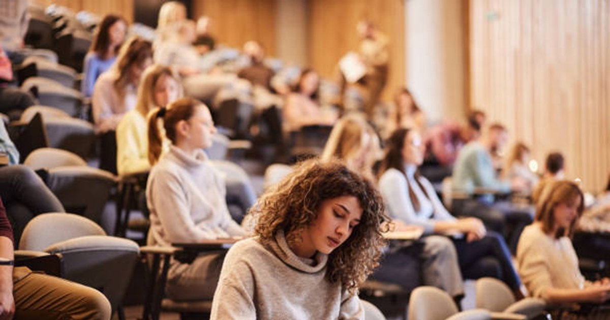 Cum sunt valorificați anii de facultate la calculul pensiei, conform Legii nr. 360/2023