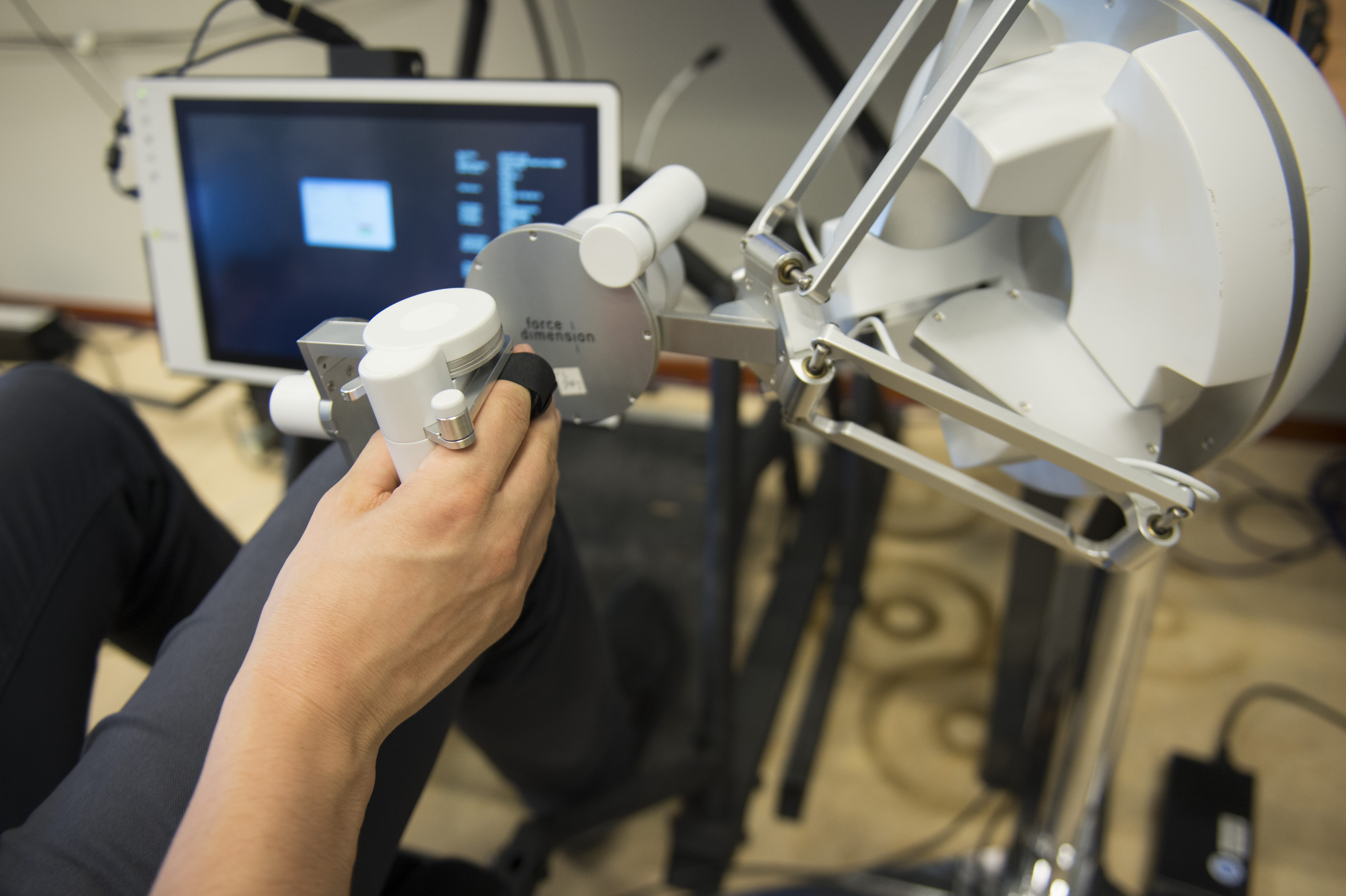 Inginerii de la ETH Zurich au creat o mână robotică capabilă să se deplaseze independent pe diverse suprafețe