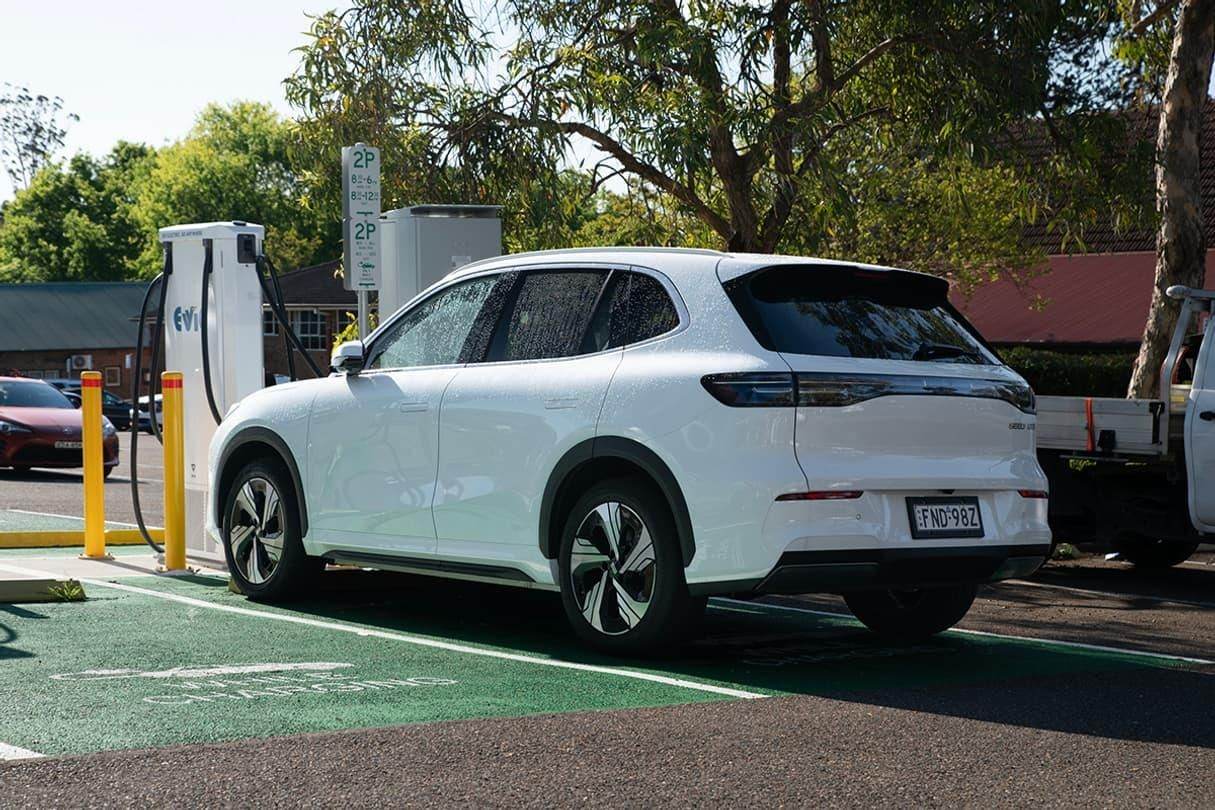 Geely prezintă un sistem de încărcare ultrarapidă pentru vehicule electrice: de la 10% la 70% în 4,5 minute